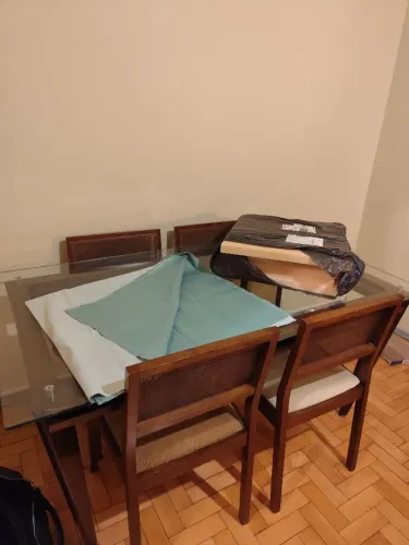 Mesa + 4 cadeiras + material para trocar os assentos
