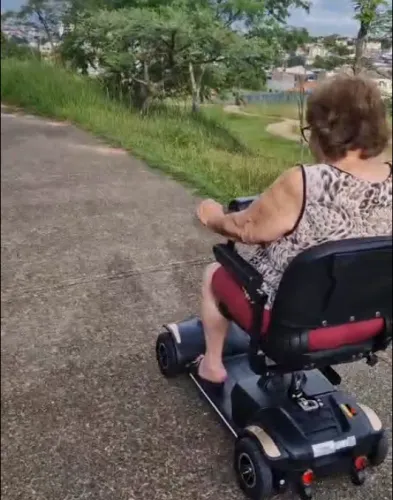 Cadeira de rodas Scooter Elétrica Dobrável até 136kg - Idoso / Pessoa com deficiência
