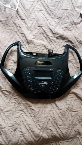 Som do carro Ford Ka com moldura