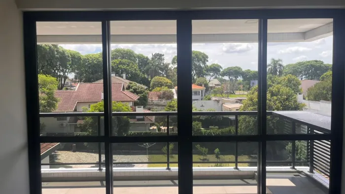 Porta Janela Alumínio Preto 3,05x2,10 com Vidro - Usada Alto Padrão