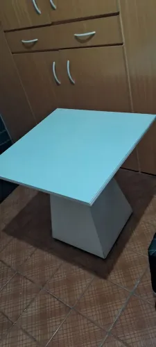 Centro de mesa+Uma cadeira e um banco