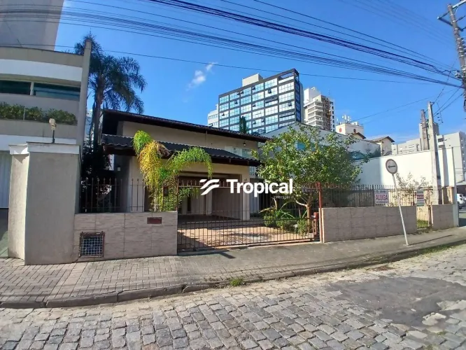 Casa com 3 dormitórios para alugar, 186 m² por R$ 7.120,00/mês - Vila Nova - Blumenau/SC