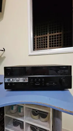 Receiver Yamaha RX-V683 7.2 Canais Dolby Atmos 4K Wi-Fi Bluetooth Com Controle