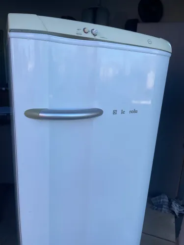 Vendo geladeira 