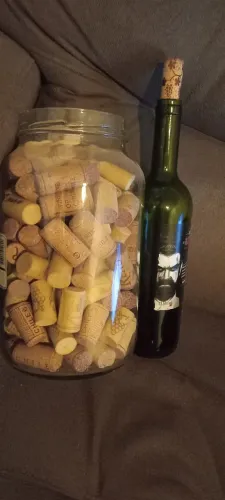 Pote com rolhas para decoração