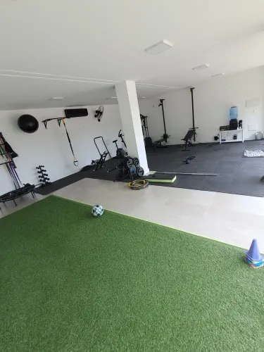 Vendo grama sintética 9m² 20mm em ótimo estado, usado 1 semana