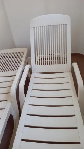 DUAS CADEIRAS Espreguiçadeiras de Piscina em Ótimo Estado
