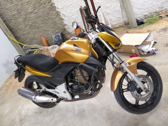CB 300
