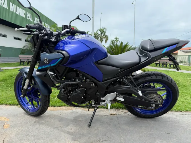 Moto MT 03 