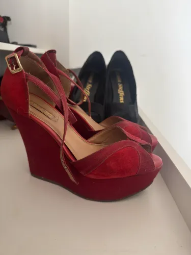 Salto vermelho Arezzo