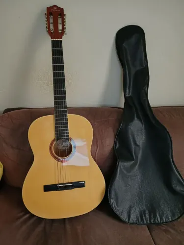 Violão novo, sem uso