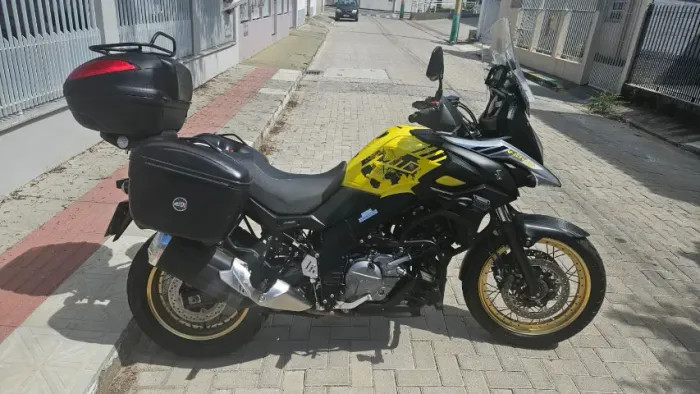 V-Strom 650 XT 2019 Completa + 2 Pneus Novos + Bauletos Givi