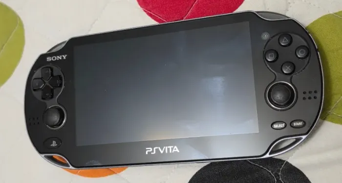 Console Playstation Vita Wi-Fi (e 3G) Americano | Cartão de 8 GB | Uncharted | Seminovo