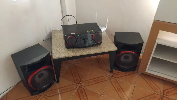 Som LG 1800W