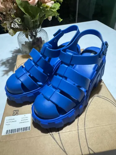 Melissa Megan azul nova, esgotada de 2022, colab com Jade Picon