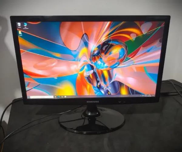 TV Monitor 22" Samsung - Entradas HDMI e VGA
