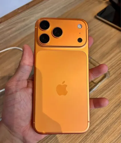 iPhone 17 Pro Max - Laranja (Cosmic Orange)