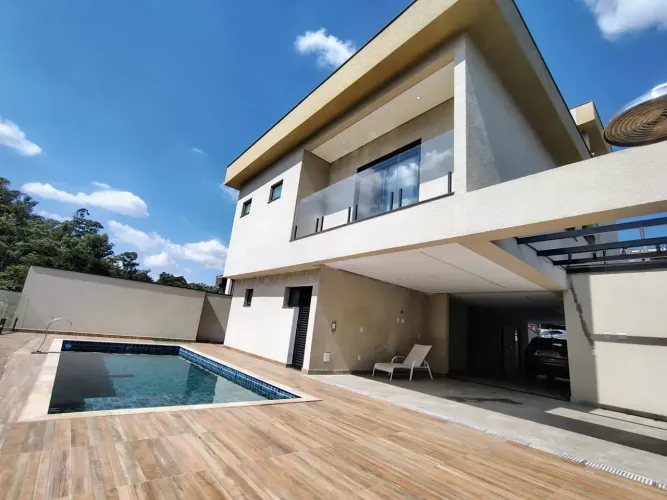 Linda casa para venda no condomínio New Ville em Santana de Parnaiba - SP.