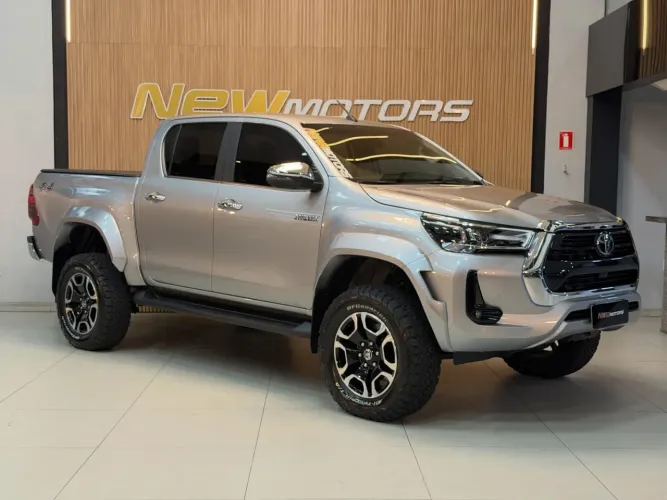 Toyota Hilux CD SRX Plus 4X4 2.8 TDI Die. Aut. 2024