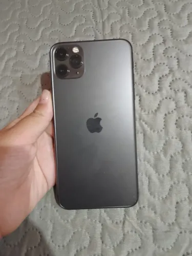 iPhone 11 Pro Max / aceito troca por inferior 