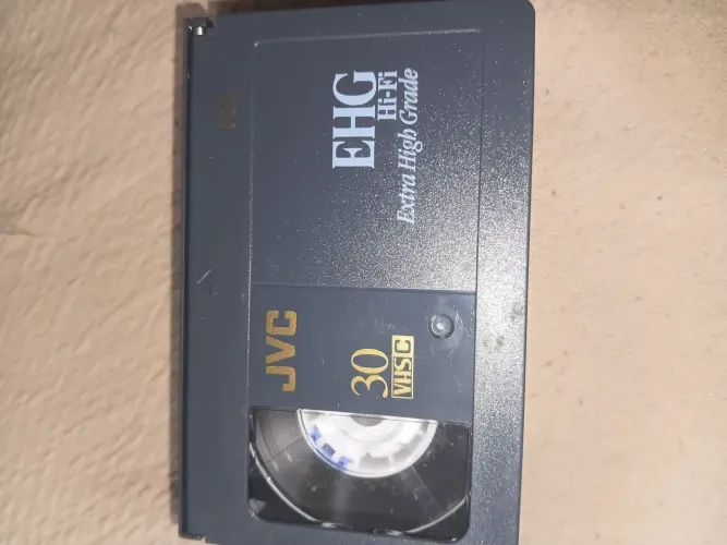Fita VHS EHG Hi-Fi 30 min da JVC usada com a caixinha