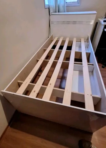 Cama solteiro c/ 2 gavetas e baú