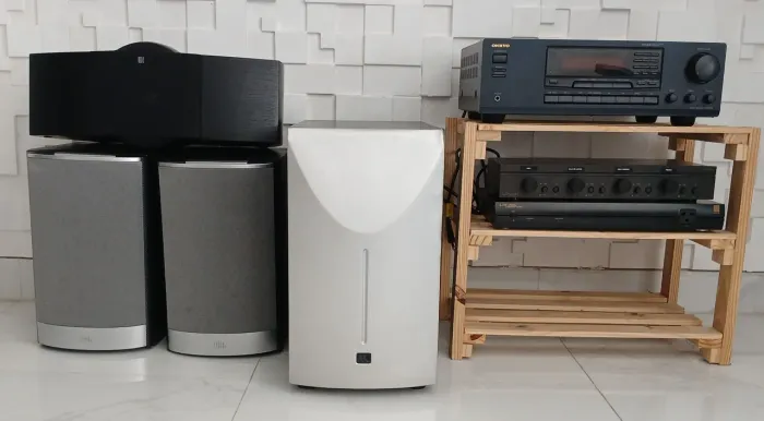 Receiver e equipamentos para som ambiente