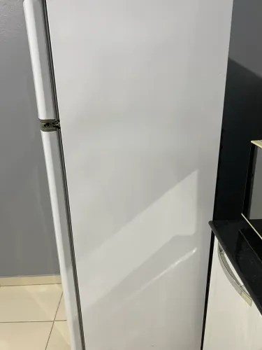 Geladeira ESMALTEC