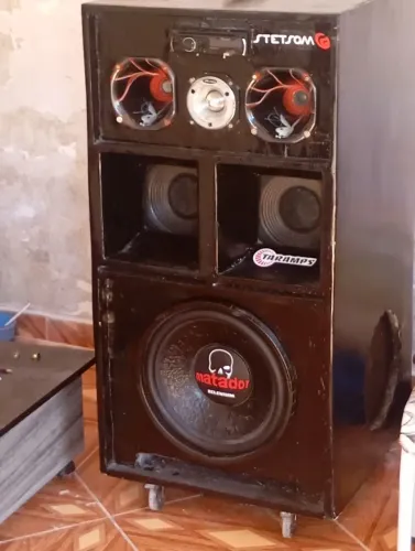 Vendo ou troco caixa de som para casa ou carro,troco por bicicleta elétrica
