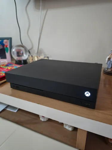Xbox One X (SEM CONTROLE)