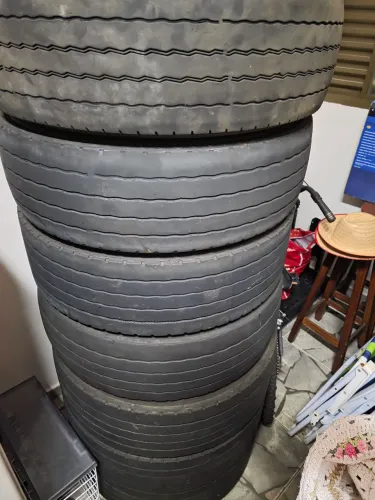 Pneus 235 75 17.5