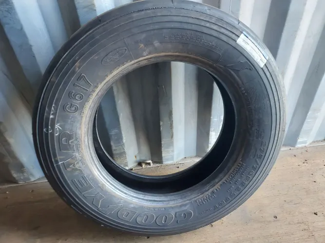 VENDE-SE PNEU 275/70 R22.5 para caminhão (RESSOLADO)