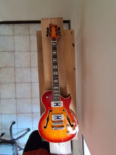 Guitarra Golden GSH 560