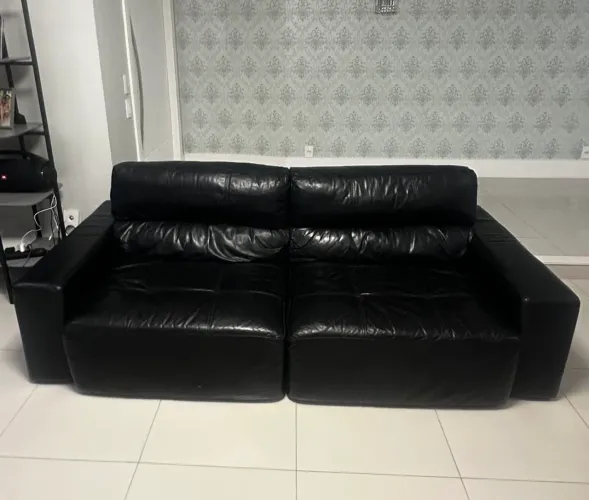 Sofá em couro preto Minuano 4 lugares