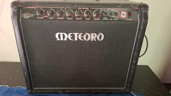 Amplificador Meteoro Nitrous 2x10