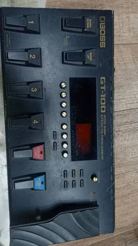 Pedaleira guitarra GT 100