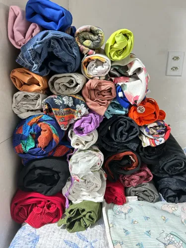 LOTE DE ROUPAS FEMININAS À VENDA!