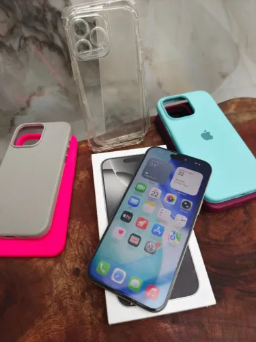iPhone 16 Pro Max impecável - Bateria 87% - Caixa e cabo original