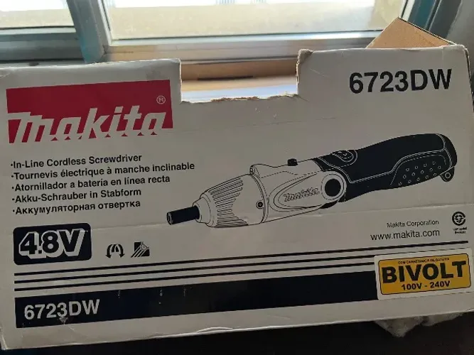Parafusadeira eketrica MAKITA 6723DW bivolt com maleta, carregador e jogo de bits e soqute