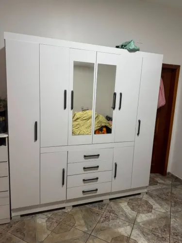 Guarda-Roupa Branco 8 Portas 4 Gavetas com Espelhos
