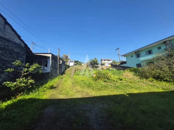 Terreno com 787,33 m² à venda no bairro Guanabara, em Joinville-SC, por R$ 950.000,00.