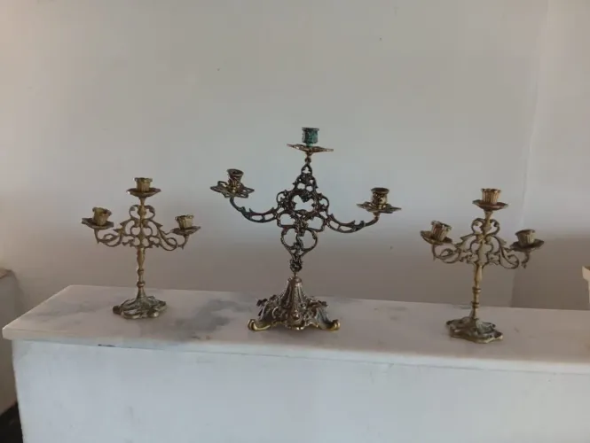 Castiçal de bronze antigo