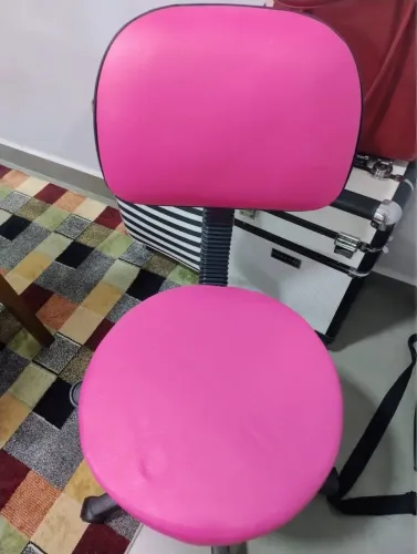 Mala maleta e mocho rosa