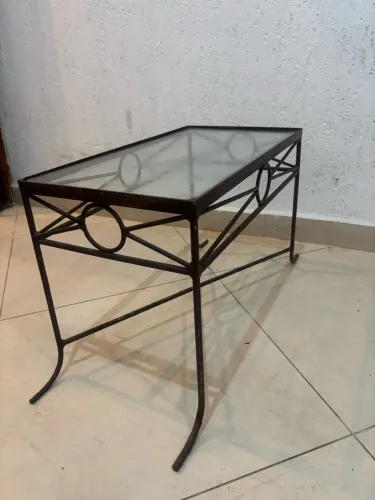 Mesinha vintage de ferro e vidro