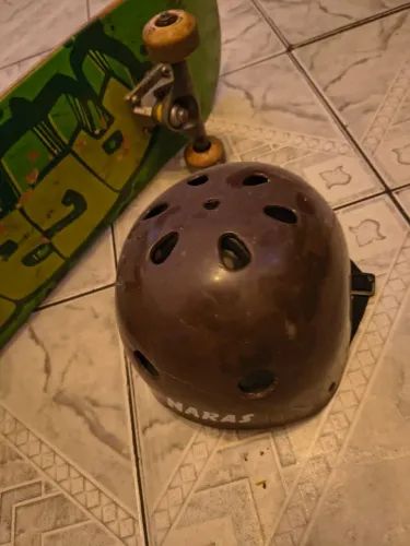 Skate + capacete