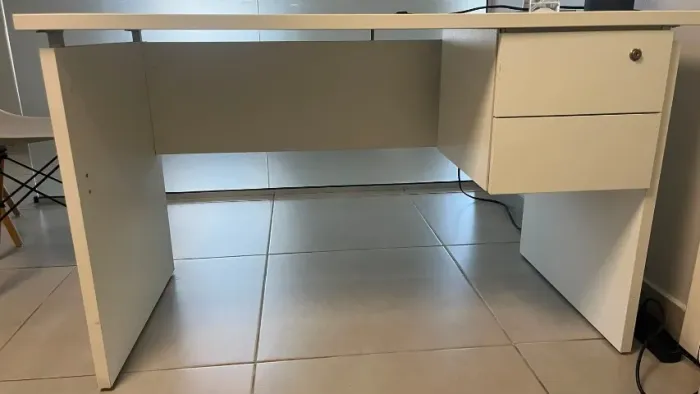 Mesa escritório com gavetas, branca