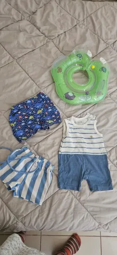 Lotinho bebê praia