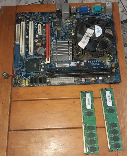 Placa mãe intel ddr2 + 4 GB de memória 