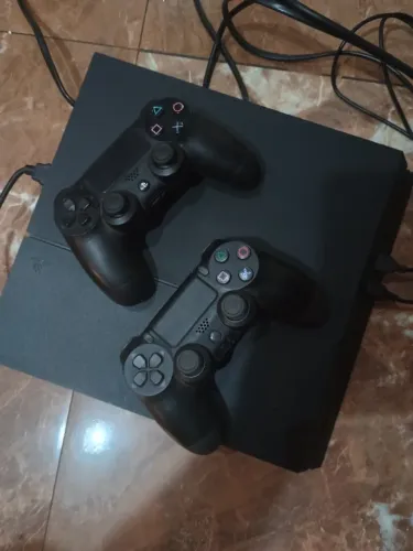 PS4 semi novo pouco Usado