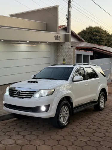 Toyota Hilux SW4 SRV D4-d 4X4 3.0 TDI Dies. AUT 2015